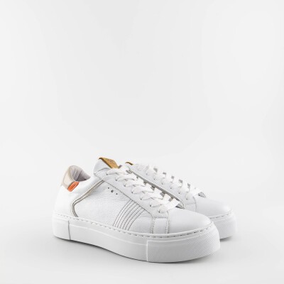 AQa Sneakers